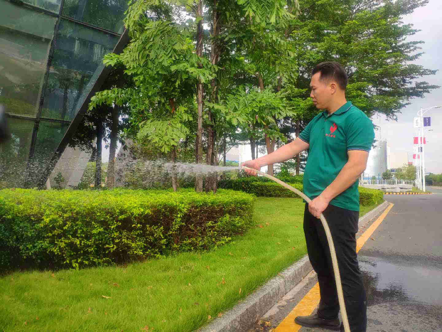 庭院綠化養(yǎng)護(hù)澆水